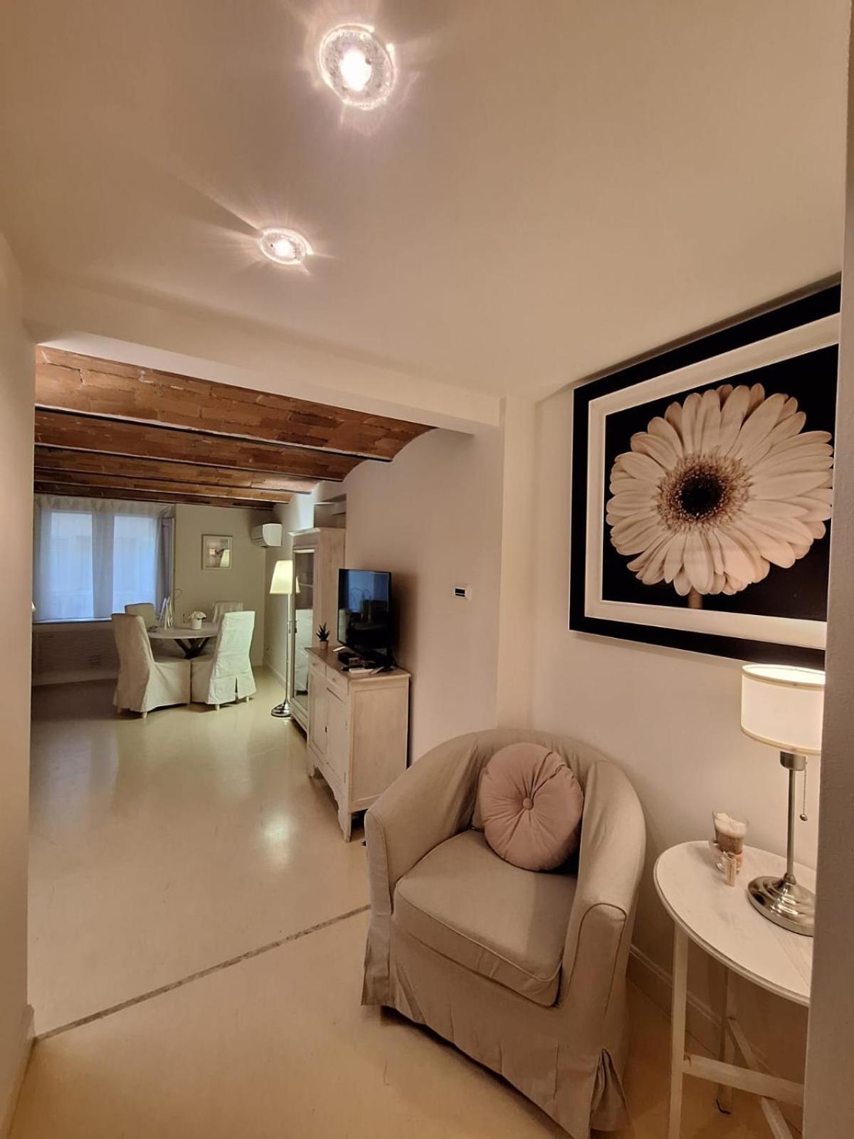 Cozy & Charming Florentine Hideaway By Oteego Florence Luaran gambar