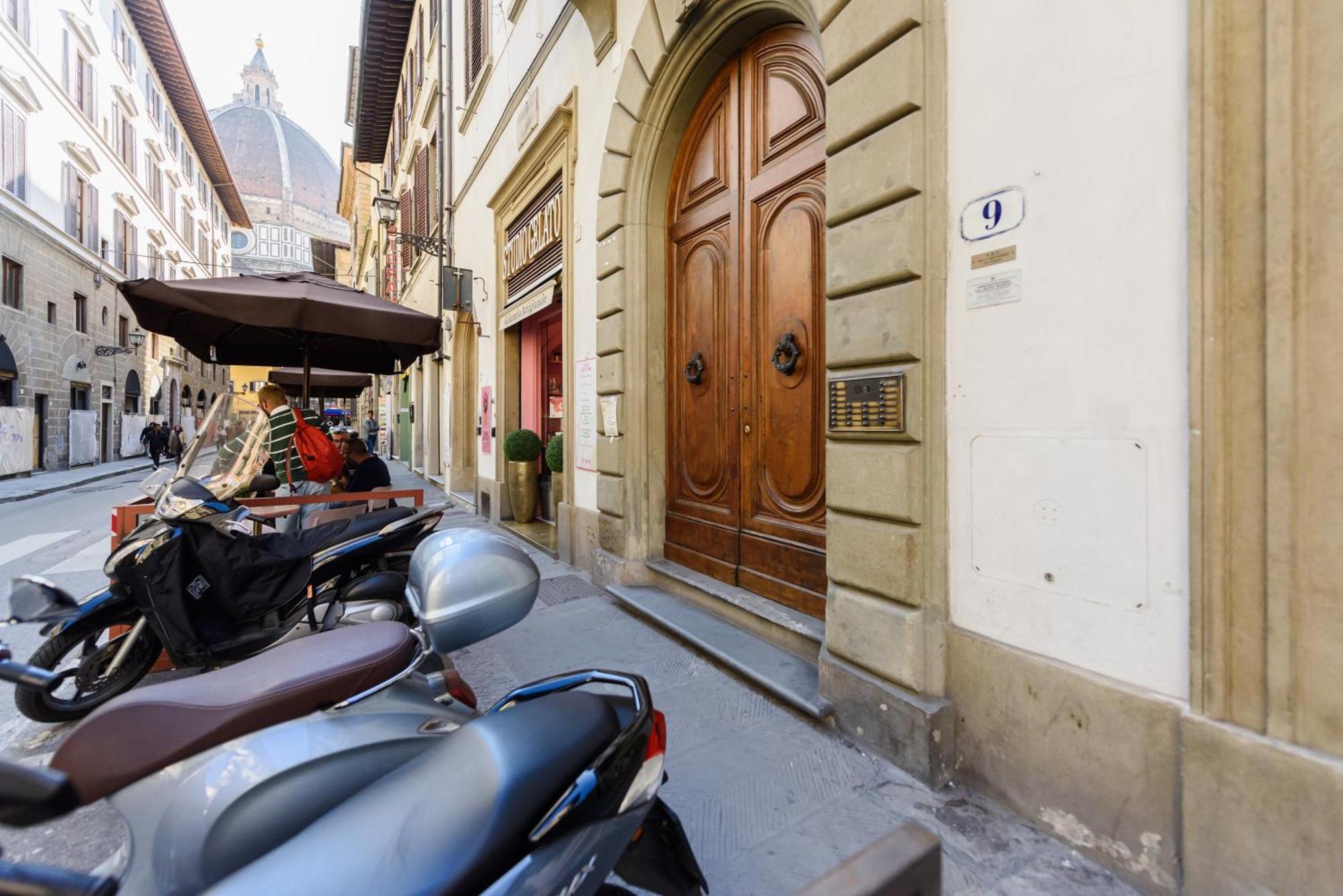Cozy & Charming Florentine Hideaway By Oteego Florence Luaran gambar